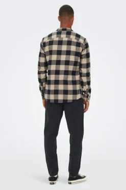 Camisa de hombre de manga larga y cuadros