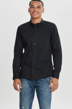 Camisa de hombre slim fit y 100% algod&oacute;n.