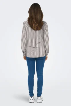 Camisa de rayas bolsillos frontales