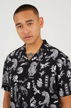 Camisa estampada de manga corta