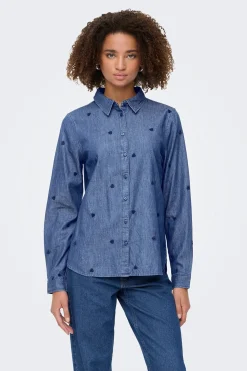 Camisa vaquera bordada