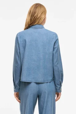 Camisa vaquera con lazada en el cuello