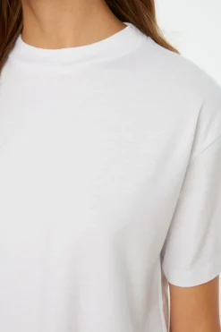 Camiseta b&aacute;sica corte regular manga corta