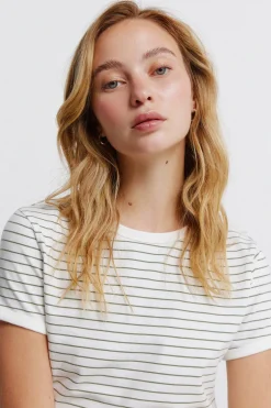 Camiseta b&aacute;sica entallada