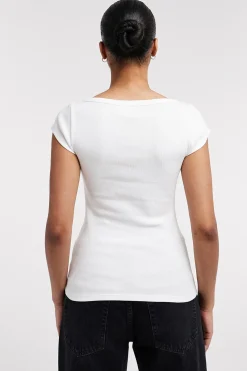 Camiseta cuello cuadrado