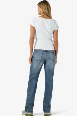 Camiseta de manga corta con cuello barco