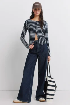 Camiseta de rayas con botenes