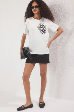 Camiseta flor manga corta