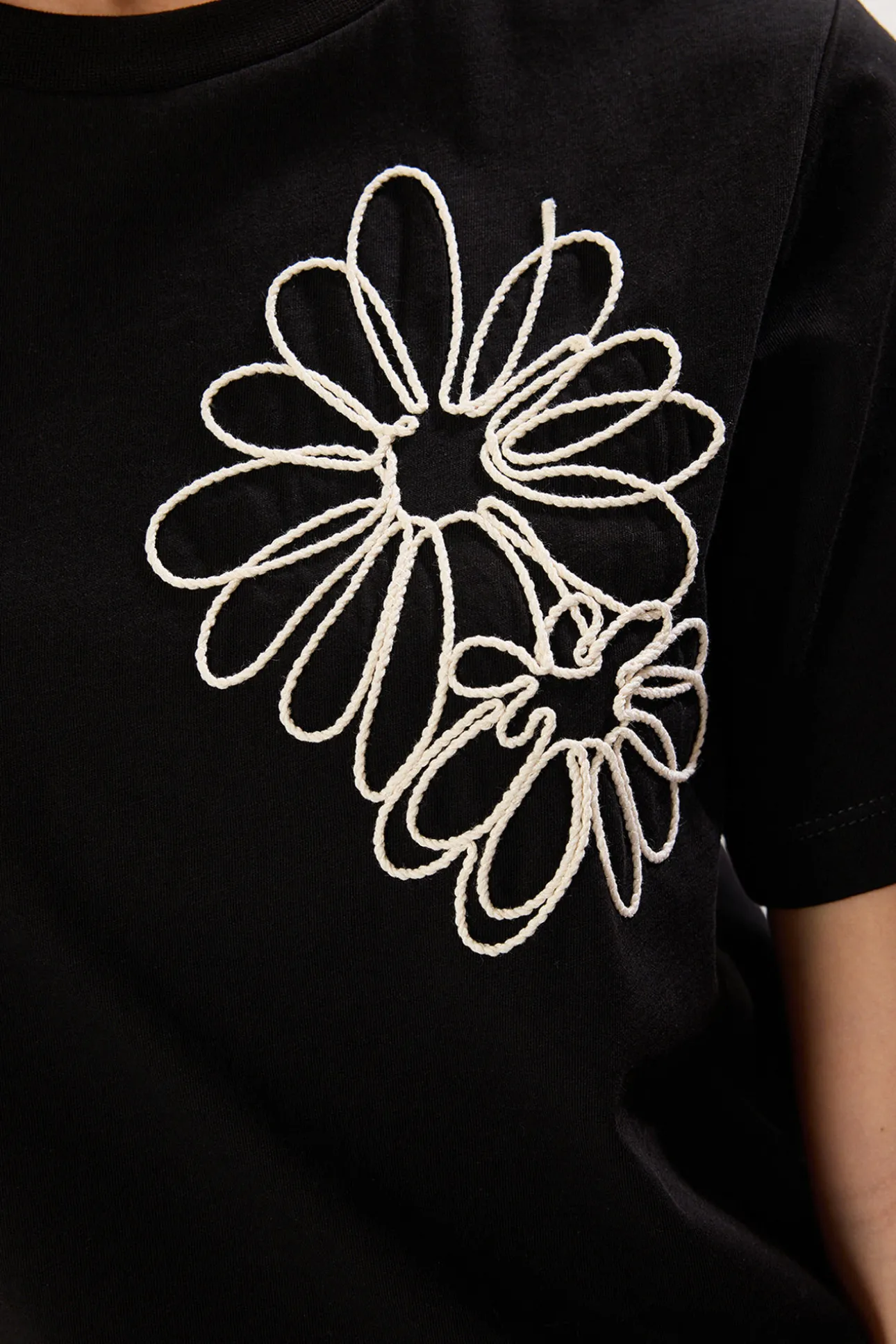 Camiseta flor manga corta