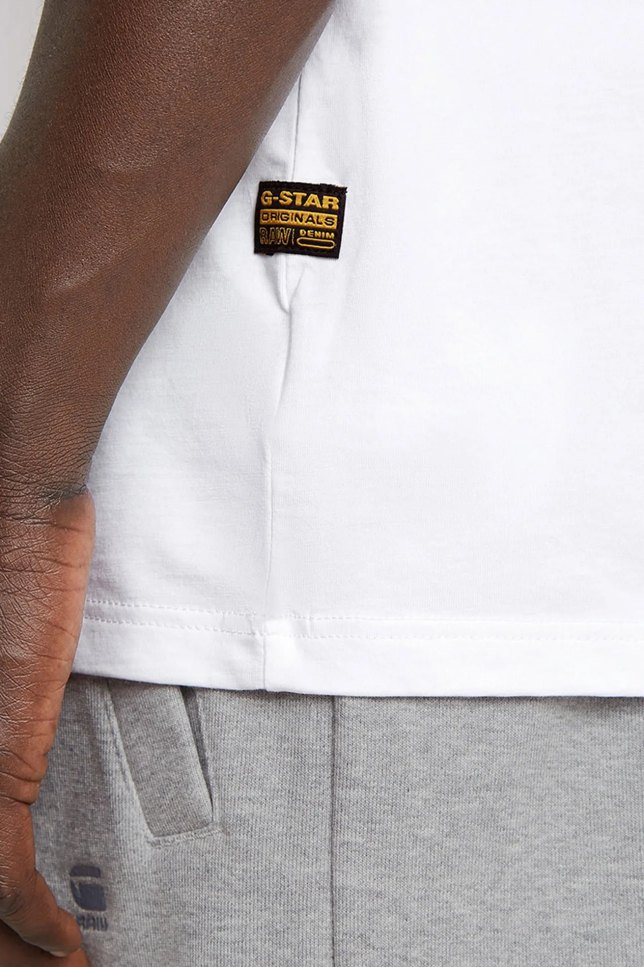 Camiseta manga corta y peque&ntilde;o logo G-Star