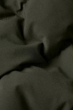 Cazadora acolchada y cierre de cremallera