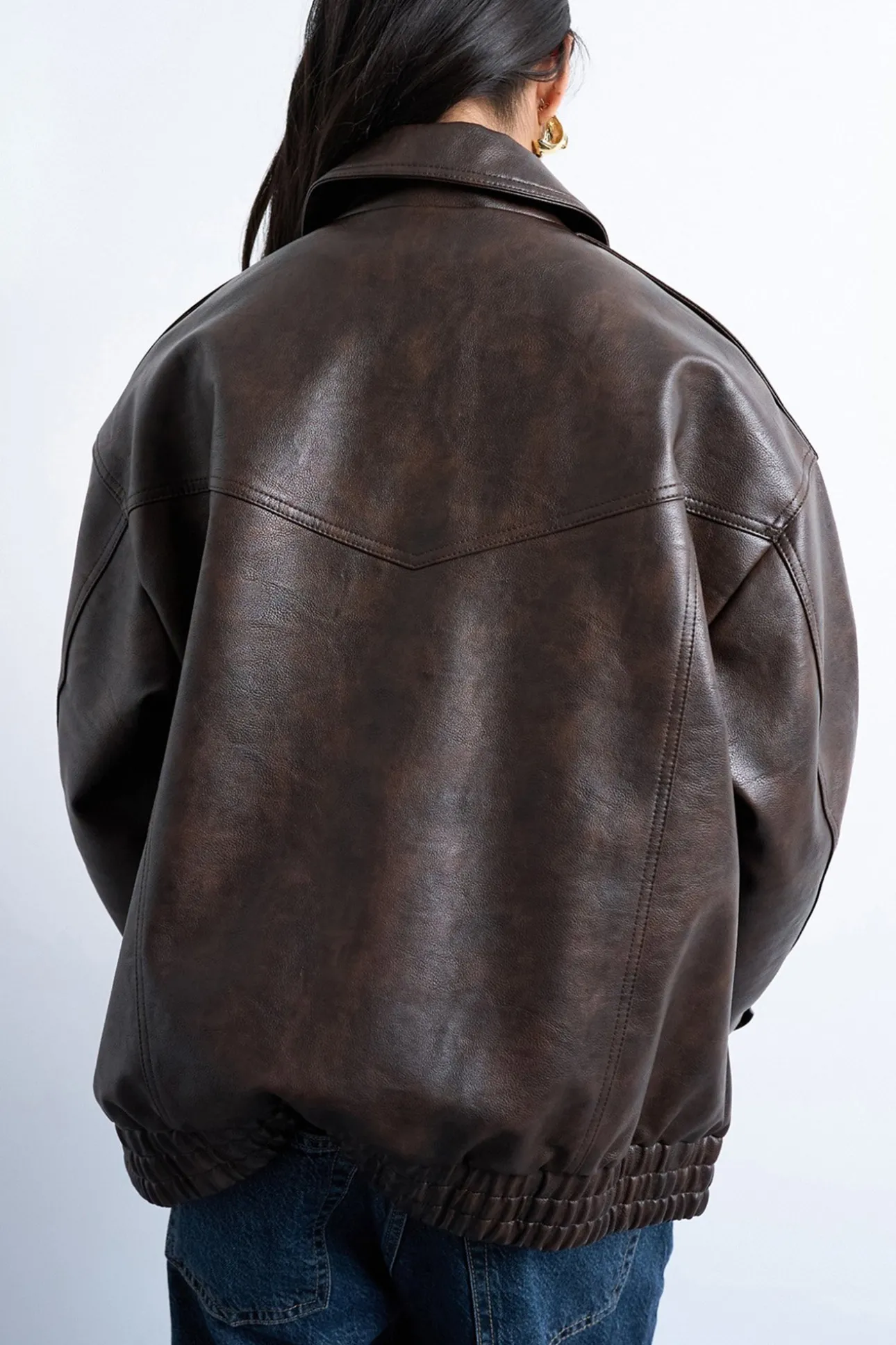 Cazadora corta con acabado coated (recubrimiento de poliuretano)