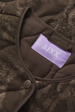 Cazadora estampada reptil