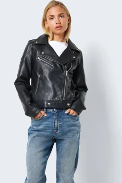 Cazadora estilo biker.