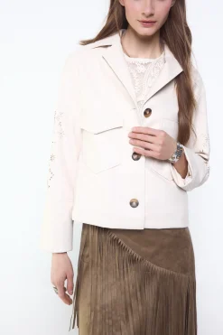 Cazadora perforados en manga