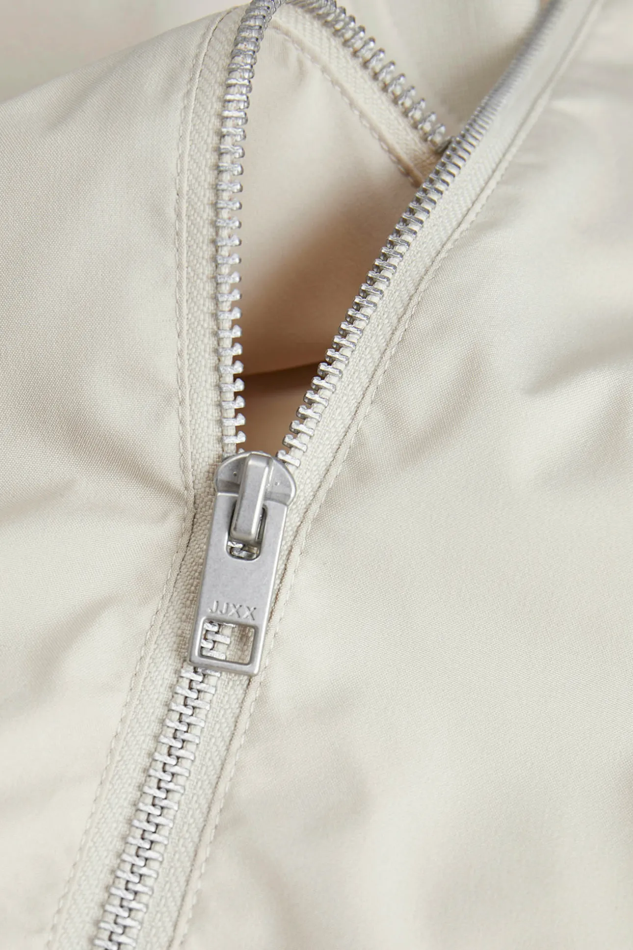 Cazadora tipo bomber