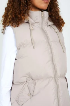 Chaleco acolchado con capucha