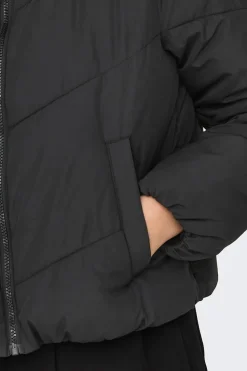 Chaqueta acolchada corta