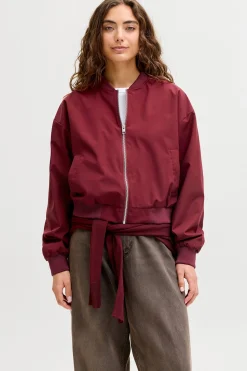 Chaqueta bomber ligera