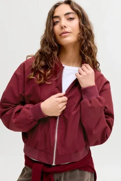 Chaqueta bomber ligera