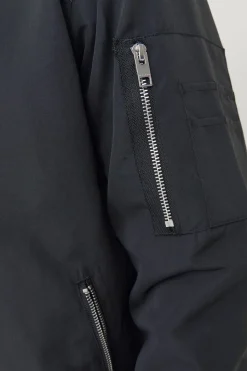 Chaqueta bomber ligera