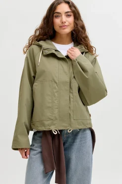 Chaqueta casual con capucha