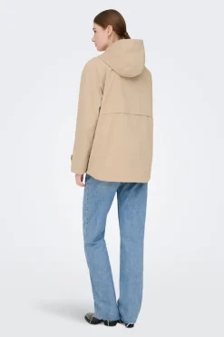 Chaqueta con capucha