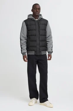 Chaqueta con capucha