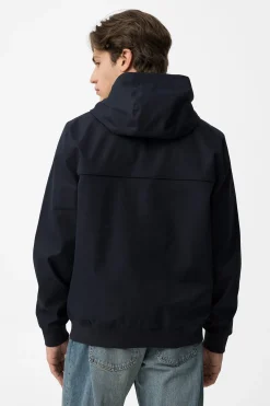 Chaqueta con capucha