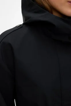 Chaqueta con capucha