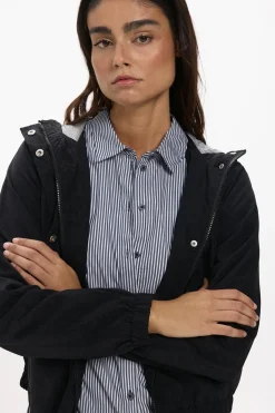 Chaqueta con capucha