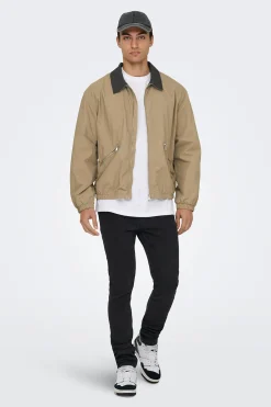 Chaqueta con pu&ntilde;os el&aacute;sticos