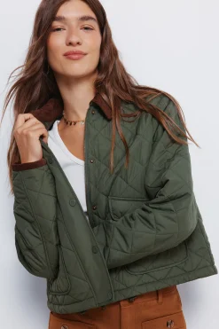 Chaqueta corta acolchada cuello pana