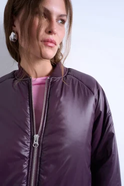 Chaqueta corta de nylon