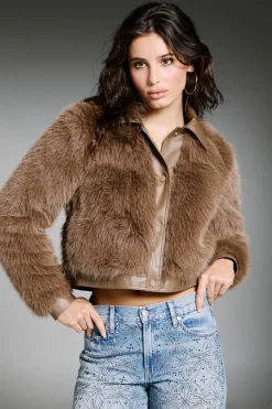 Chaqueta corta de pelo sint&eacute;tico