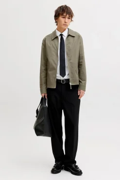 Chaqueta corta de tejido plano