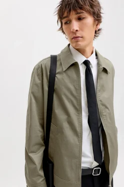 Chaqueta corta de tejido plano