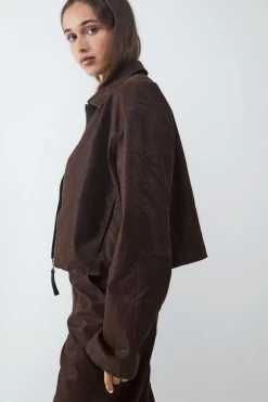 Chaqueta corta efecto desgastado