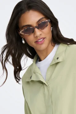 Chaqueta corta ligera