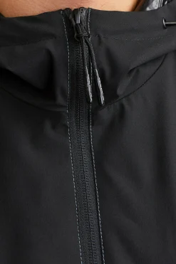 Chaqueta cortavientos capucha