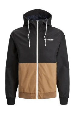 Chaqueta ligera t&eacute;cnica con capucha