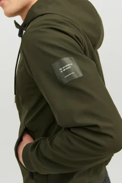 Chaqueta softshell con capucha