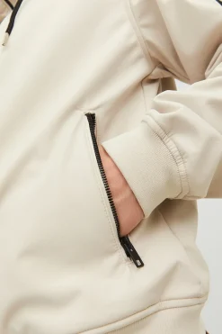 Chaqueta softshell con capucha