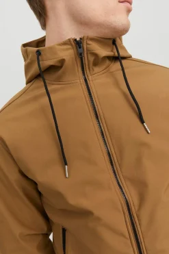 Chaqueta t&eacute;cnica con capucha