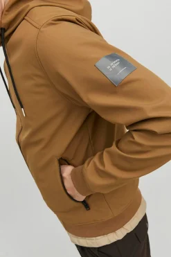 Chaqueta t&eacute;cnica con capucha