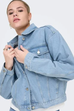 Chaqueta vaquera bolsillos delanteros