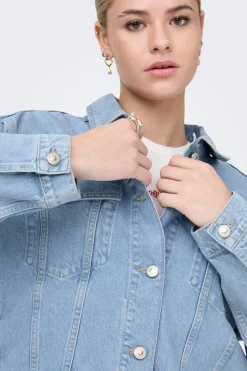 Chaqueta vaquera bolsillos delanteros