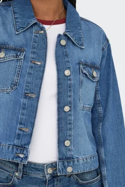 Chaqueta vaquera bolsillos