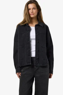 Chaqueta vaquera bolsillos