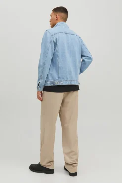 Chaqueta vaquera corta